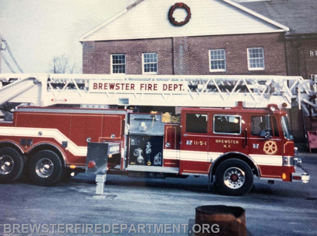 Photo #2
Ladder Truck with outriggers deployed