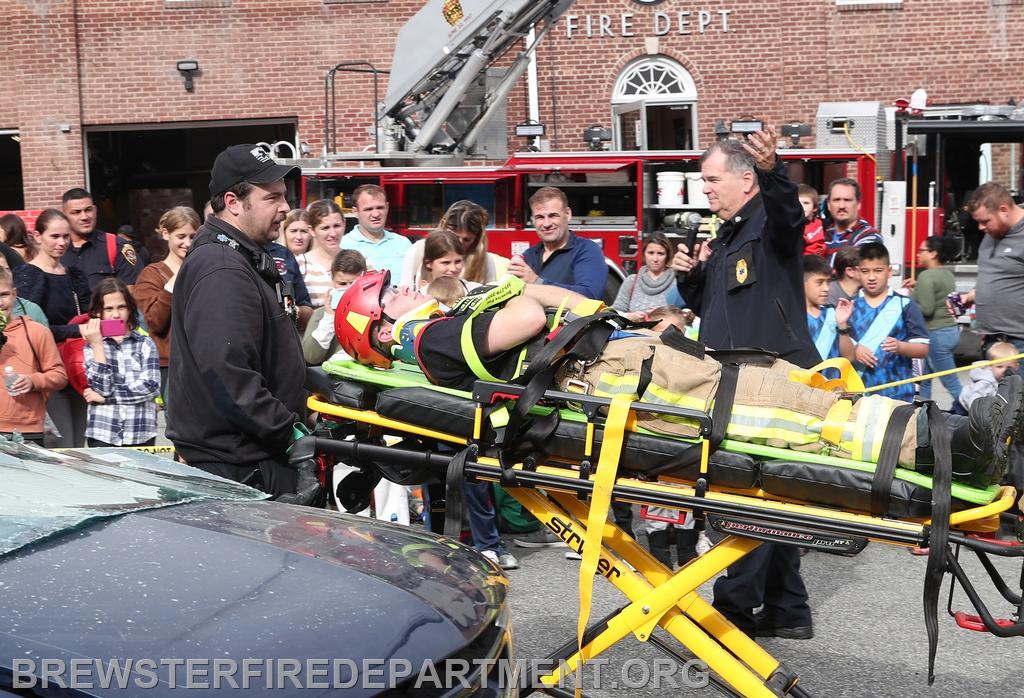 Photo #20
Patient is placed on stretcher by Andrew Wheelock and Tom Lannon